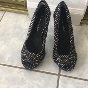 White polkadot black heels